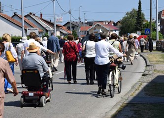 Tijelovska procesija ulicama grada