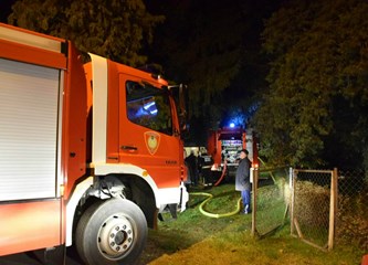 Požar u Vukovini: Gorjelo krovište objekta uz kuću