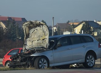 Prometna nesreća:Zapalio se automobil