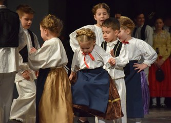 Smotra folklora: Pomladak zavladao pozornicom