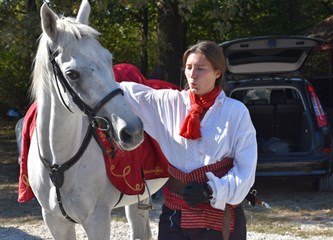 Kurilovec: Kravat pukovnija predstavila prve konje vojne dresure