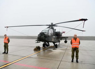 Na Pleso sletjeli impresivni Apache borbeni helikopteri