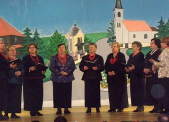 Božićni koncert ispunio dom u Lomnici