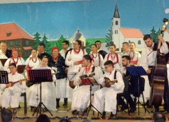 Božićni koncert ispunio dom u Lomnici