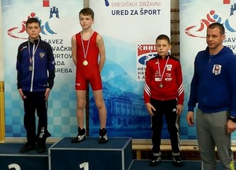 Mladi hrvači osvojili pet medalja, Josip Matić slavio u prvoj borbi života