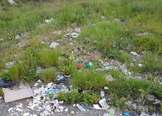 Cesta prema Vukovini, uz nekadašnji radar nova je lokacija #trashtag akcije čišćenja