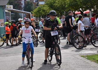 FOTO Startala VG-ZG-VG biciklijada: Uz sunčano vrijeme prema Gornjem gradu krenulo 300-tinjak biciklista