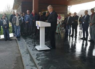 Veterani 153. brigade HV-a poklonili se žrtvama genocida u Memorijalnom centru u Bratuncu i Srebrenici