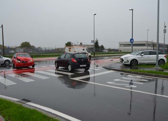 OPREZ Prometna na raskrižju Miošićeve i Vukomeričke ulice