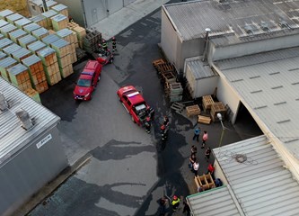 "Gori hala za preradu drva, vatra se širi i na silos, potrebna evakuacija!" - uspješno je odrađena vatrogasna vježba u Kučama