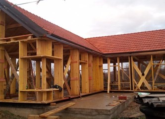FOTO Veliko srce Buševca: Skupili 80% sredstava za opremanje kuće obitelji sa Banovine, akcija ide dalje!