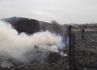 FOTO Spaljivali korov pa zapalili i pilanu u Rakitovcu: Vatrogasci u samo pola sata gasili četiri požara