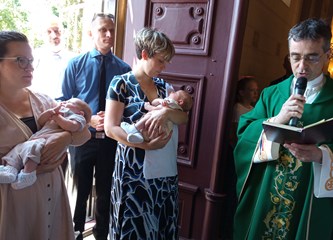 Kršteno peto dijete u obitelji Čatalinac i četvrto u obitelji Vidalina u župi NBDM u Velikoj Gorici