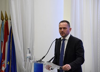 Plenković u Gorici: Na 33. obljetnici osnutka županijskog i goričkog HDZ-a najavili i završetak A11