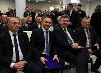 Plenković u Gorici: Na 33. obljetnici osnutka županijskog i goričkog HDZ-a najavili i završetak A11