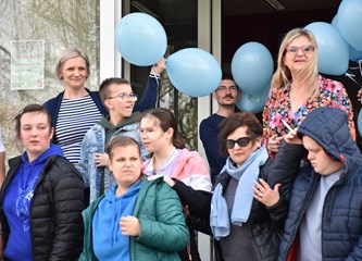 Plavi baloni nad velikogoričkim nebom: U Gradskoj knjižnici obilježili Svjetski dan svjesnosti o autizmu