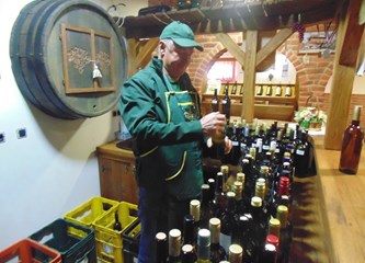 U Kostanjevcu svoja vina je predstavilo 69 proizvođača: Šampion Udruge Grozd je vino škrlet proizvođača Franje Matkovića