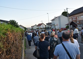FOTO: Tijelovska procesija prošla od Navještenja BDM do crkve bl. Alojzija Stepinca