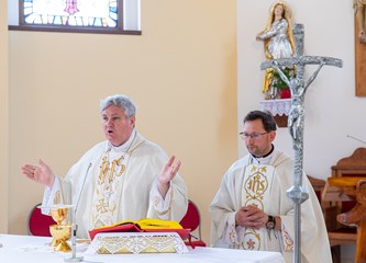Biskup Košić na Tijelovo slavio svetu misu u Kravarskom