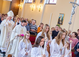 Biskup Košić na Tijelovo slavio svetu misu u Kravarskom