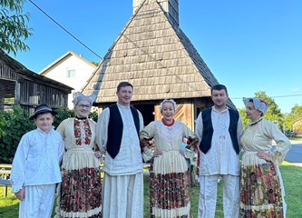 I Željko Bebek uhvaćen na Festivalu drvenih kapela, vikend nosi izmjene u programu