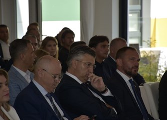 Ministar Bačić i Kustić stavili potpise: Izgradnja nogometnog kampa HNS-a može početi