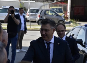 Ministar Bačić i Kustić stavili potpise: Izgradnja nogometnog kampa HNS-a može početi