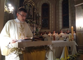 Biskup Šaško predvodio Vazmeno bdjenje u Župi Navještenja BDM u Velikoj Gorici