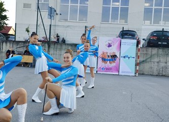 Mažoretkinje Plesnog kluba Barbara žiteljima Šćitarjeva darovale plesnu reviju u sklopu manifestacije “Svibanj u Andautoniji”