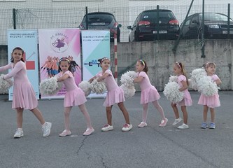 Mažoretkinje Plesnog kluba Barbara žiteljima Šćitarjeva darovale plesnu reviju u sklopu manifestacije “Svibanj u Andautoniji”