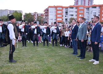 FOTO/VIDEO Jurjevski krijes u srcu Velike Gorice najavio pravi početak proljeća, građani uživali u programu i koncertu Gazdi