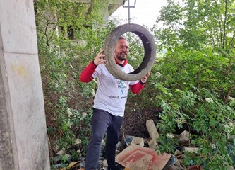 Volonteri čistili okoliš u sklopu akcije" Od izvora do mora": Skupljali stare gume, boce i wc školjke, priključio im se i gradonačelnik