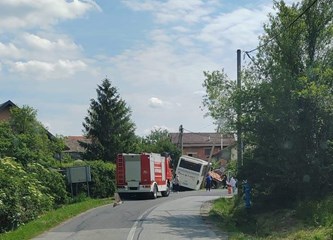 Autobus u Gornjem Hruševcu sletio s ceste, ima ozlijeđenih