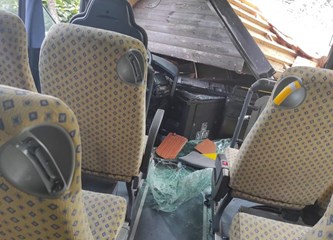 Autobus u Gornjem Hruševcu sletio s ceste, ima ozlijeđenih