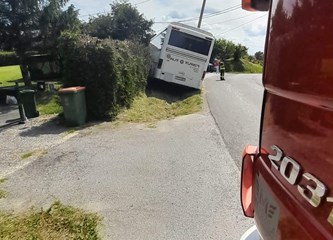Autobus u Gornjem Hruševcu sletio s ceste, ima ozlijeđenih