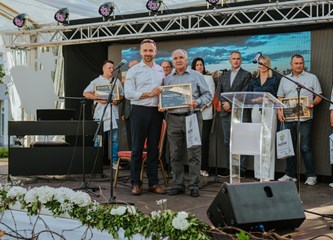 Škrlet Vlade Mikulčića okitio se šampionskom titulom i visokim zlatom na Izložbi vina u Kutini „MoslaVina”