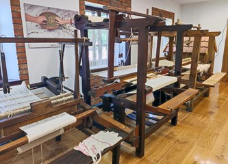 Prijateljstvo Caritasa Zagrebačke nadbiskupije i KUD-a “Čiče”: Djeca, majke i zaposlenice Kuće ljubavi posjetili Etno naselje