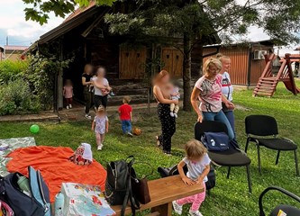 Prijateljstvo Caritasa Zagrebačke nadbiskupije i KUD-a “Čiče”: Djeca, majke i zaposlenice Kuće ljubavi posjetili Etno naselje