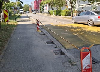FOTO: Stop nepropisnom parkiranju na nogostupu u Zvonimirovoj: Barijere u obliku klamerica onemogućit će odlazak do banke na „samo” pet minuta