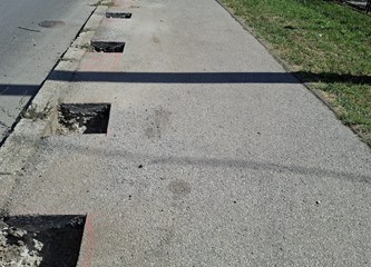 FOTO: Stop nepropisnom parkiranju na nogostupu u Zvonimirovoj: Barijere u obliku klamerica onemogućit će odlazak do banke na „samo” pet minuta