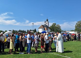 FOTO Blagdan Velike Gospe svečano proslavljen u Vukovini: "Došli smo u Majčin dom, iz njega ponesimo hrabrost i ustrajnost u vjeri"