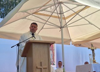 FOTO Blagdan Velike Gospe svečano proslavljen u Vukovini: "Došli smo u Majčin dom, iz njega ponesimo hrabrost i ustrajnost u vjeri"