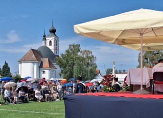 FOTO Blagdan Velike Gospe svečano proslavljen u Vukovini: "Došli smo u Majčin dom, iz njega ponesimo hrabrost i ustrajnost u vjeri"