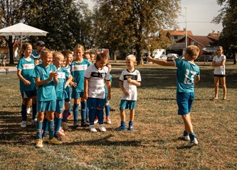 Održana prva sportsko - humanitarna manifestacija "Idemo na Školsko"