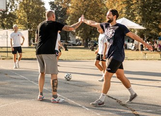 Održana prva sportsko - humanitarna manifestacija "Idemo na Školsko"
