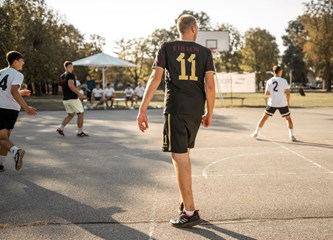 Održana prva sportsko - humanitarna manifestacija "Idemo na Školsko"