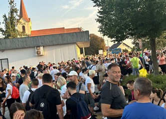 (FOTO) Vjernici na putu prema Svetištu: Hodočašćem Velikogoričani više od tri desetljeća zahvaljuju Majci Božjoj Bistričkoj što je sačuvala grad od ratnih razaranja