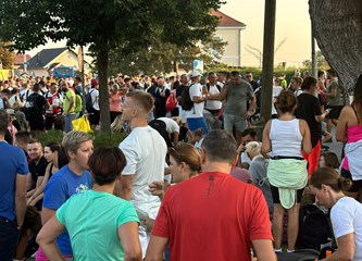 (FOTO) Vjernici na putu prema Svetištu: Hodočašćem Velikogoričani više od tri desetljeća zahvaljuju Majci Božjoj Bistričkoj što je sačuvala grad od ratnih razaranja