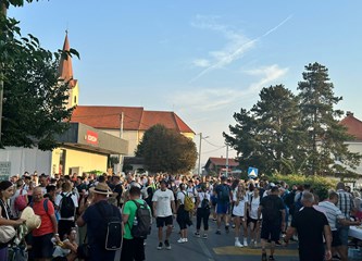 (FOTO) Vjernici na putu prema Svetištu: Hodočašćem Velikogoričani više od tri desetljeća zahvaljuju Majci Božjoj Bistričkoj što je sačuvala grad od ratnih razaranja