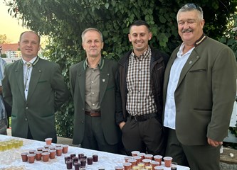 (FOTO) Vjernici na putu prema Svetištu: Hodočašćem Velikogoričani više od tri desetljeća zahvaljuju Majci Božjoj Bistričkoj što je sačuvala grad od ratnih razaranja